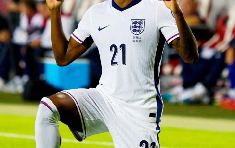 九游体育-包含姆巴佩回归赛场，逆转首场状态亮眼，中国队观众沸腾！的词条