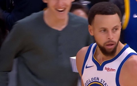 九游体育-库里在老鹰比赛中势不可挡，高光表现引发热议！的简单介绍